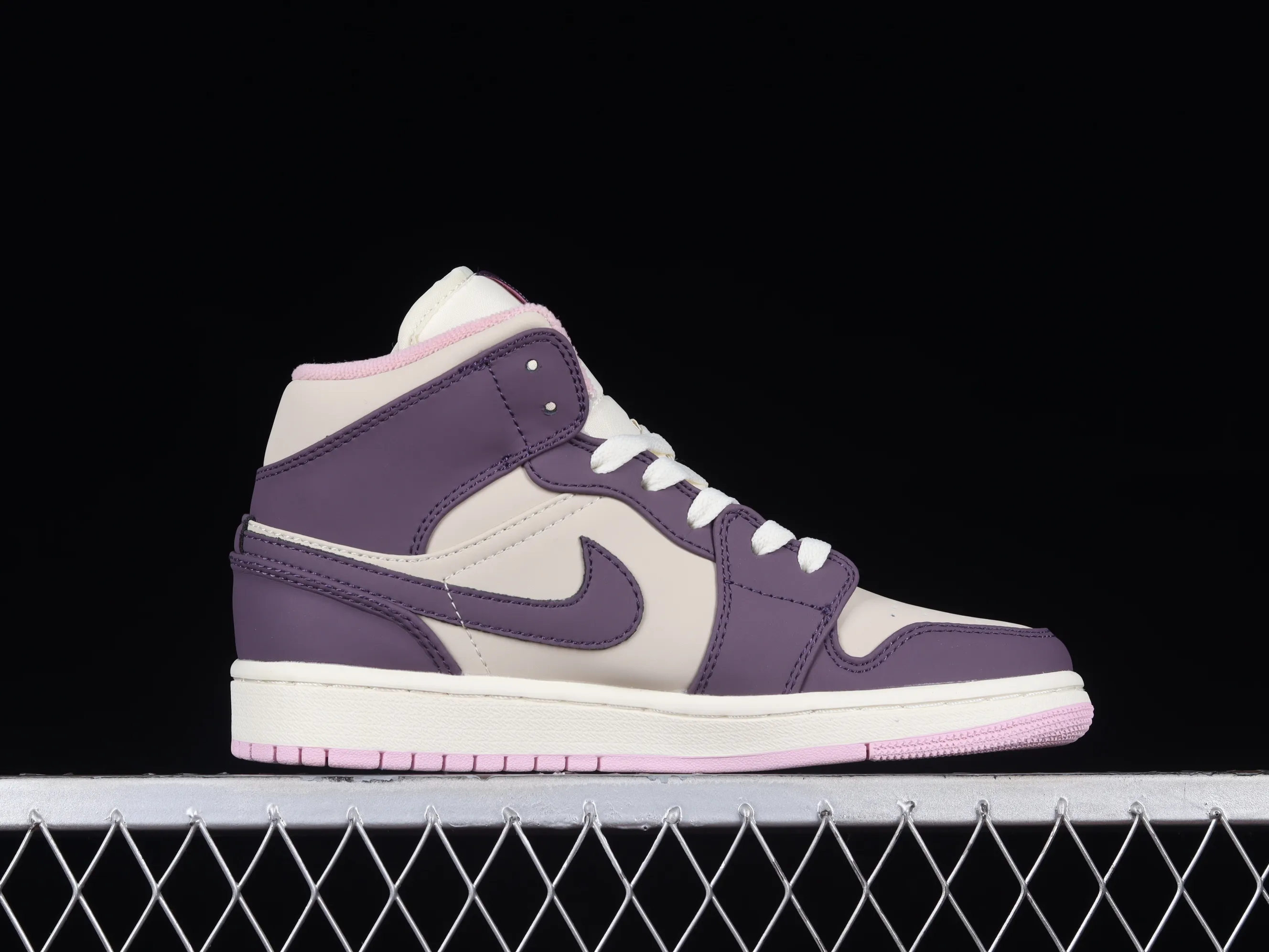 All Categories Air Jordan Jordan Series Basketball Shoes Air Jordan 1 Mid Air Jordan 1 Mid GS "Pro Purple" AJ1 Joe 1 White Purple Pink China Basketball Shoes 555112-500